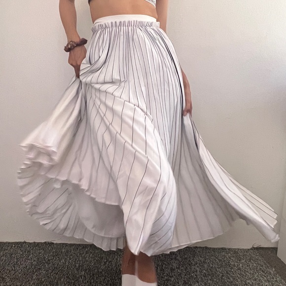 🛑 SOLD 🛑 AJE Femme Pleated MIDI Skirt Ivory/Black • Size 12 • RRP $425 BNWT - Picture 12 of 13